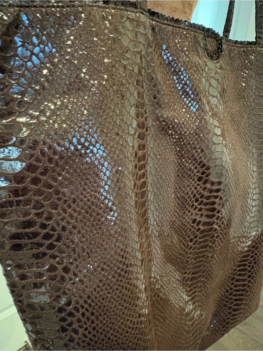 Carlos Falchi NWOT Oversized Embossed Snakeskin Tote Brown w/ Matching Zip Pouch